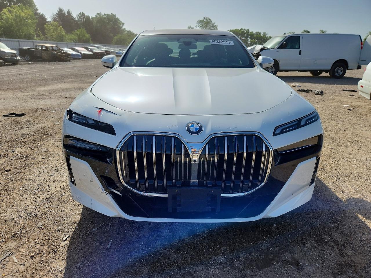 2025 BMW 760 Xi - Фото 5