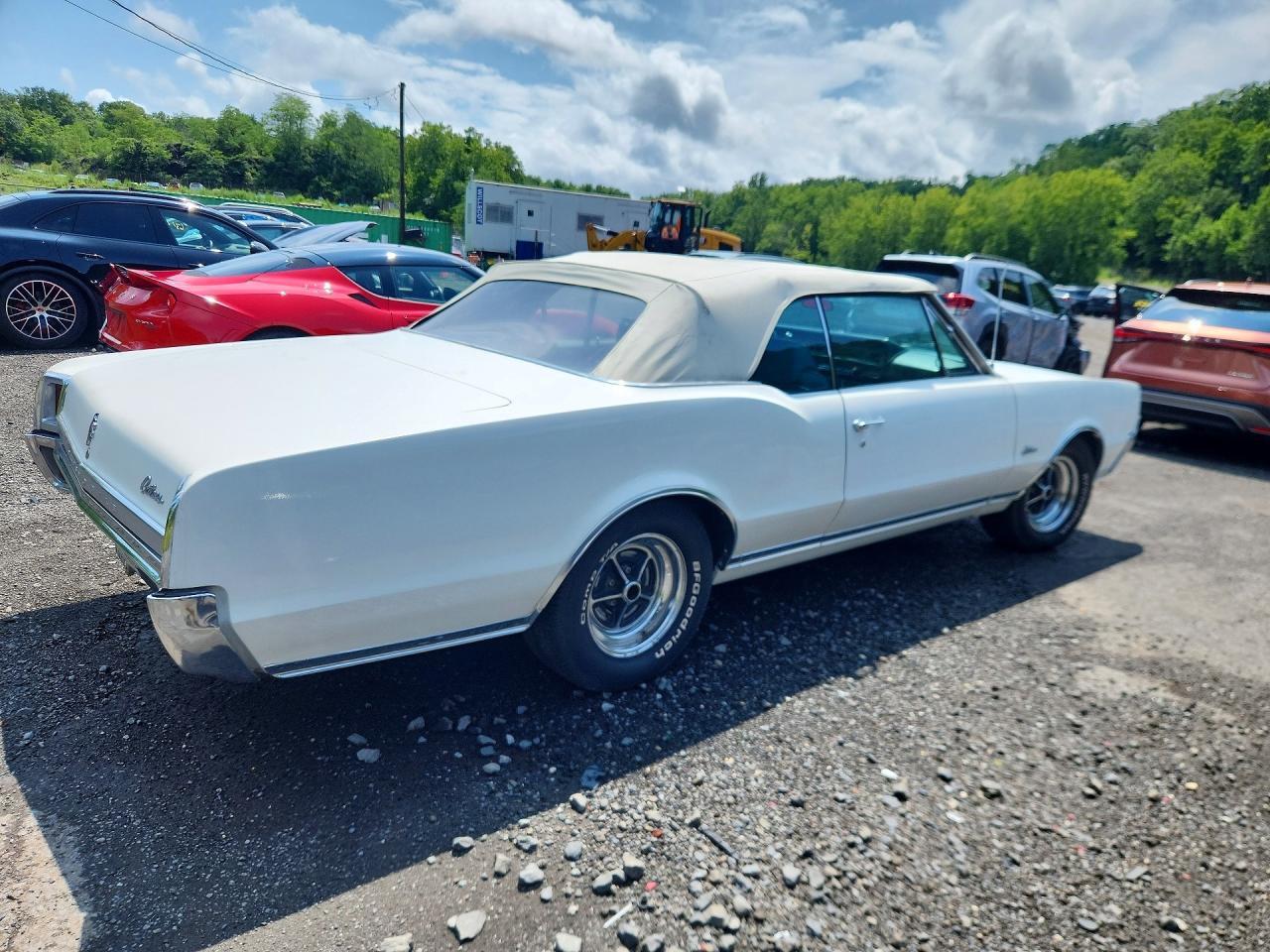 1967 Oldsmobile Cutlass - Image 3