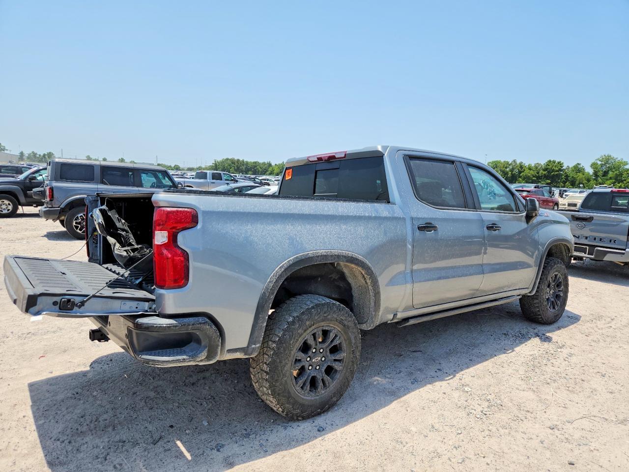 2023 Chevrolet Silverado K1500 Zr2 - Фото 3