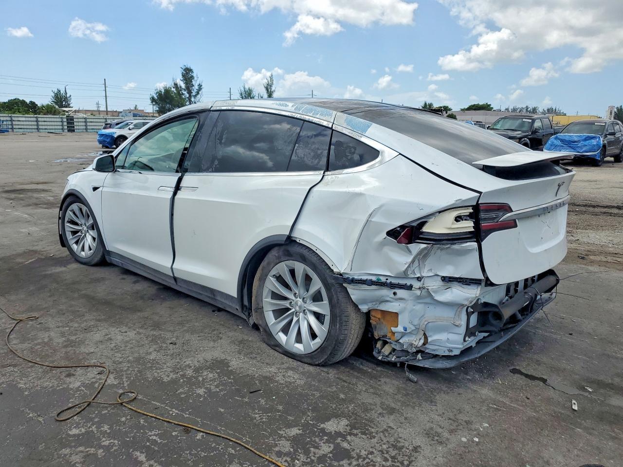 2021 Tesla Model X - Image 2