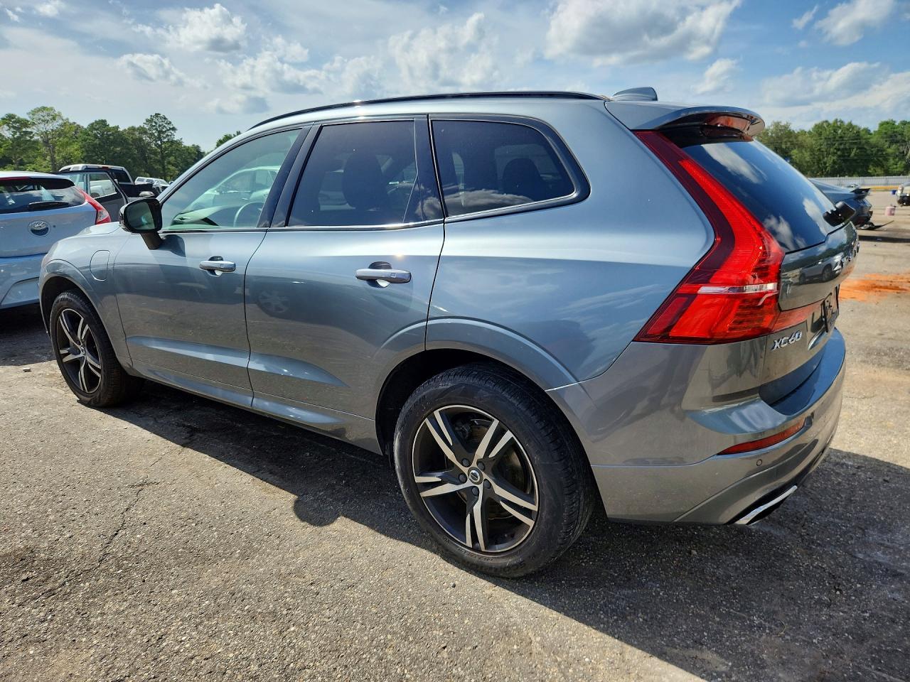 2020 Volvo Xc60 T8 R-Design - Image 2