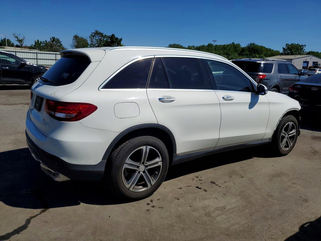 2017 Mercedes-Benz Glc 300 - Image 3