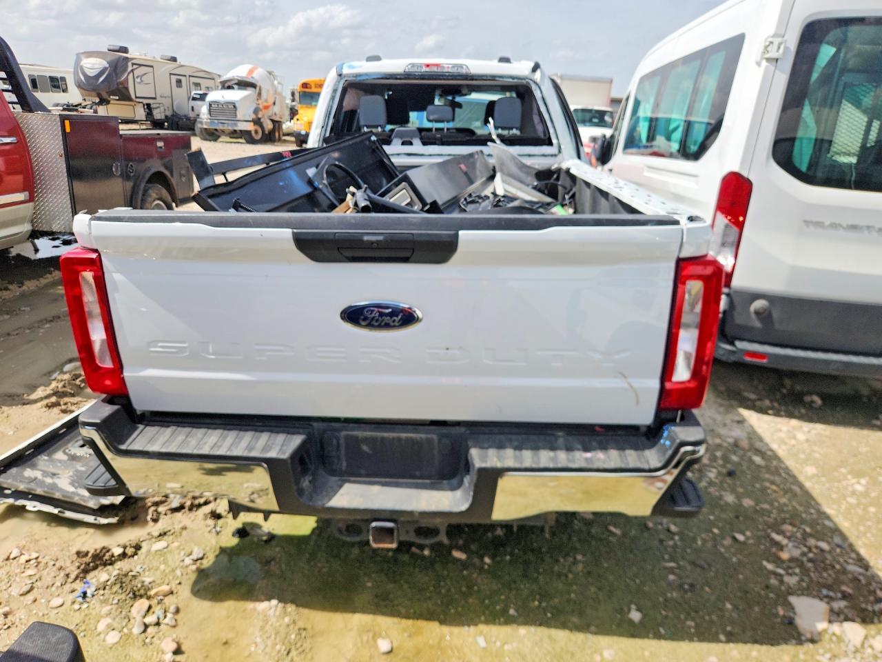 2025 Ford F250 Super Duty - Фото 6