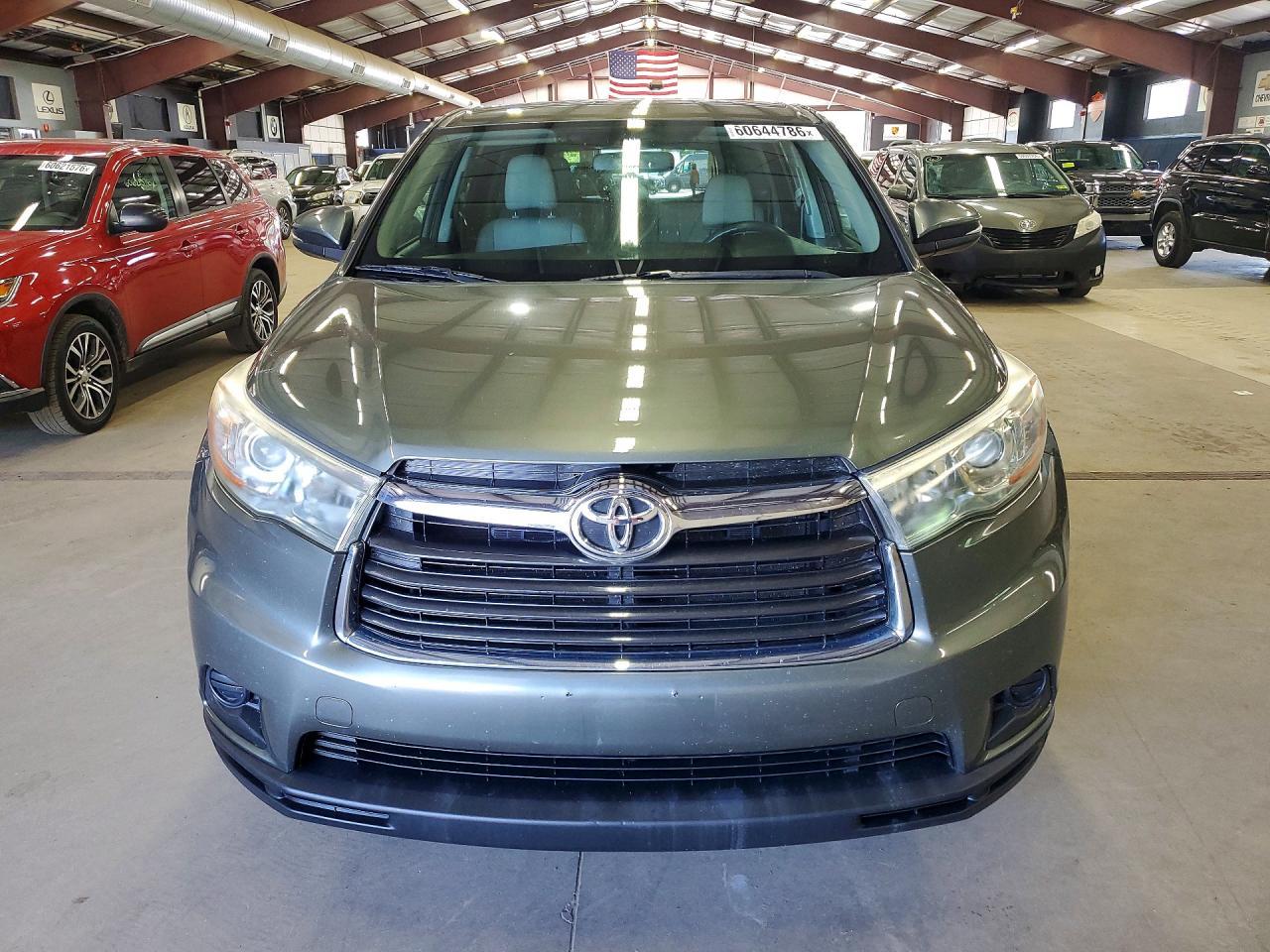 2016 Toyota Highlander Le - Image 5