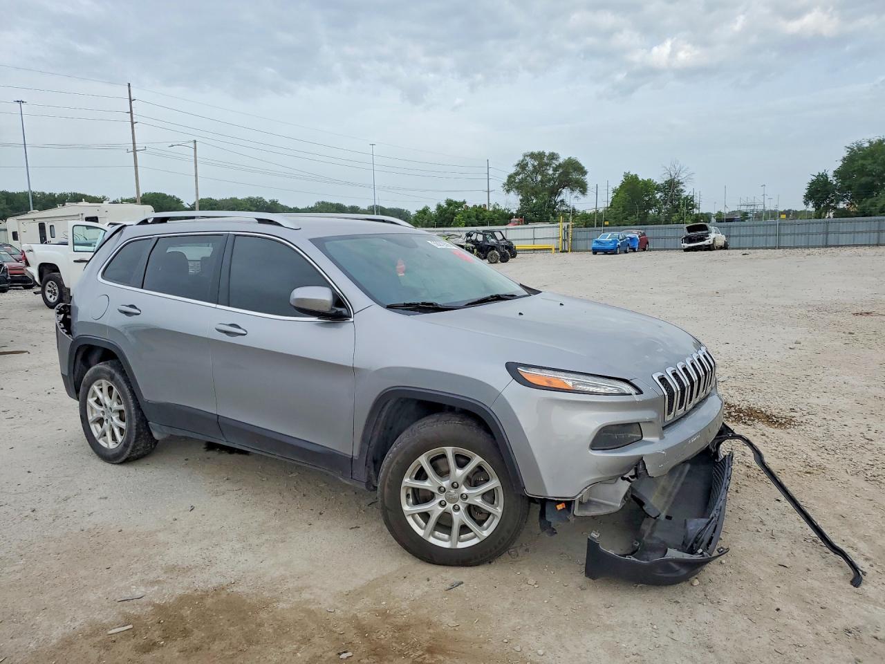 2017 Jeep Cherokee Latitude - Image 4
