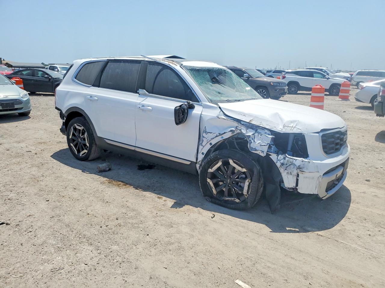 2025 Kia Telluride S - Image 4