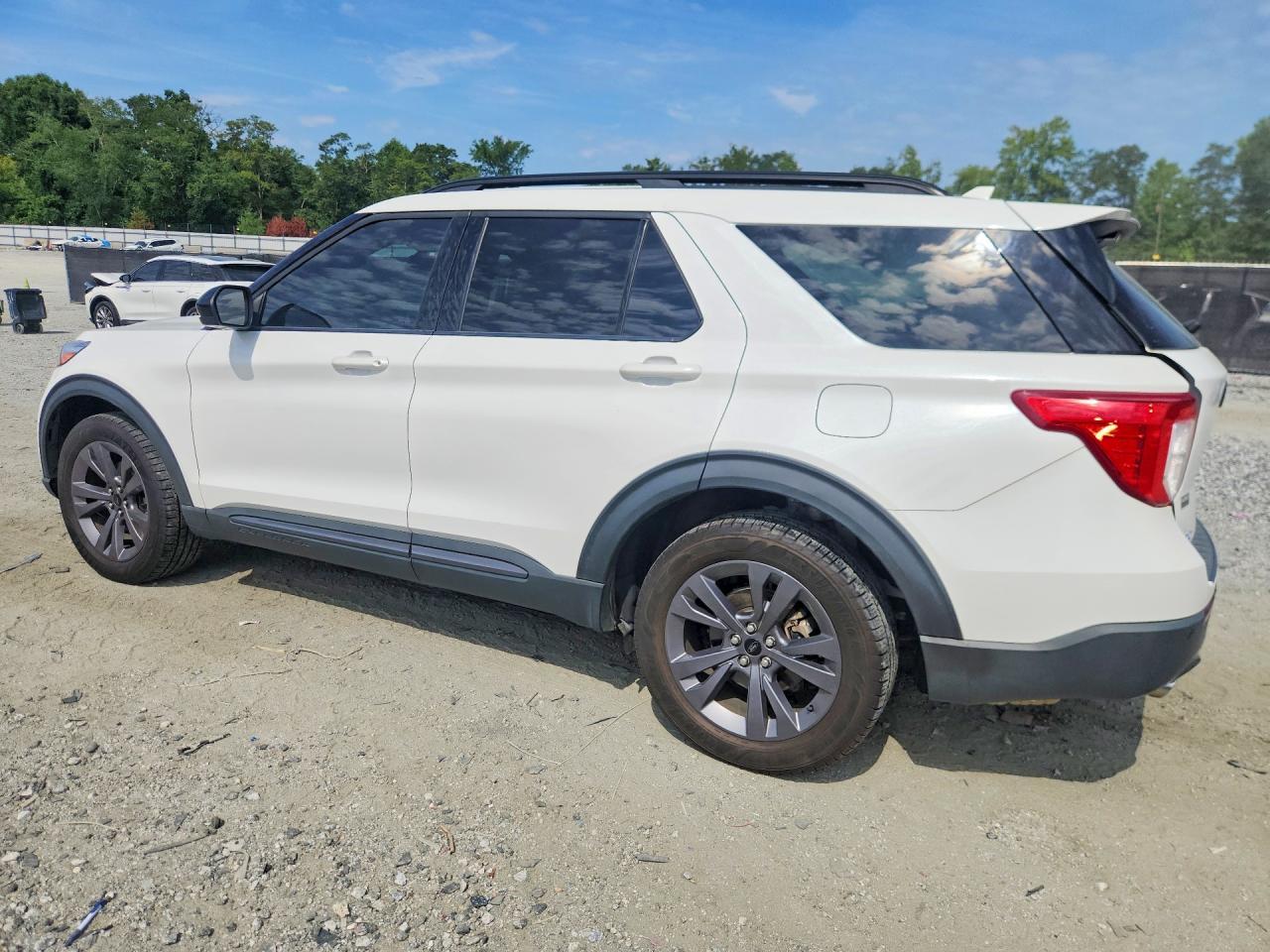 2022 Ford Explorer Xlt - Фото 2