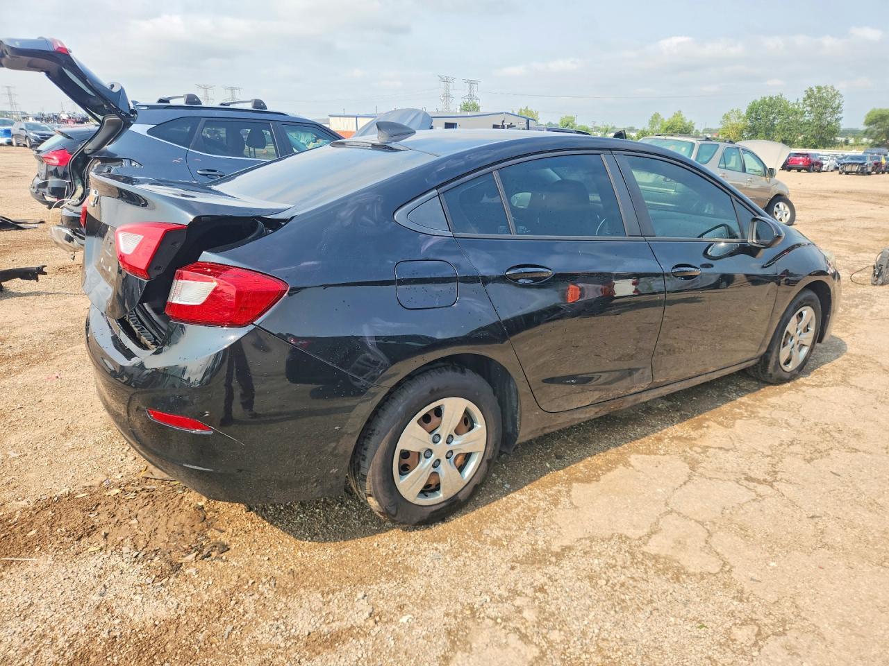 2018 Chevrolet Cruze Ls - Фото 3