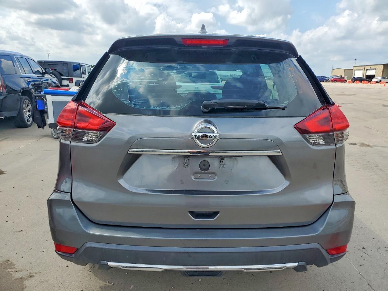 2017 Nissan Rogue S - Image 6