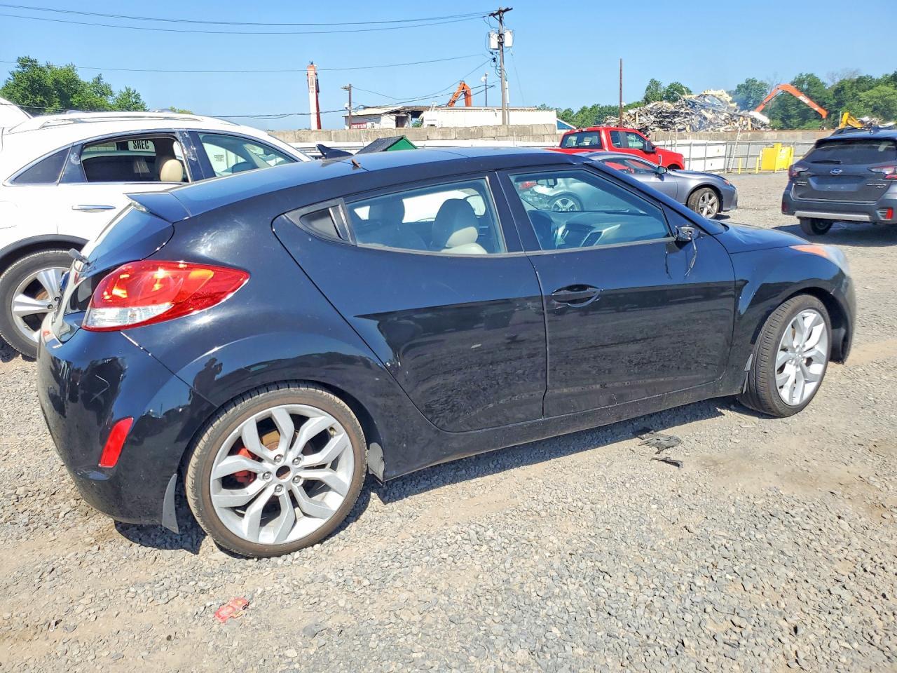 2013 Hyundai Veloster Base - Фото 3