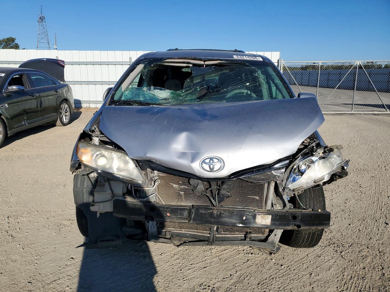 2012 Toyota Sienna - Фото 5