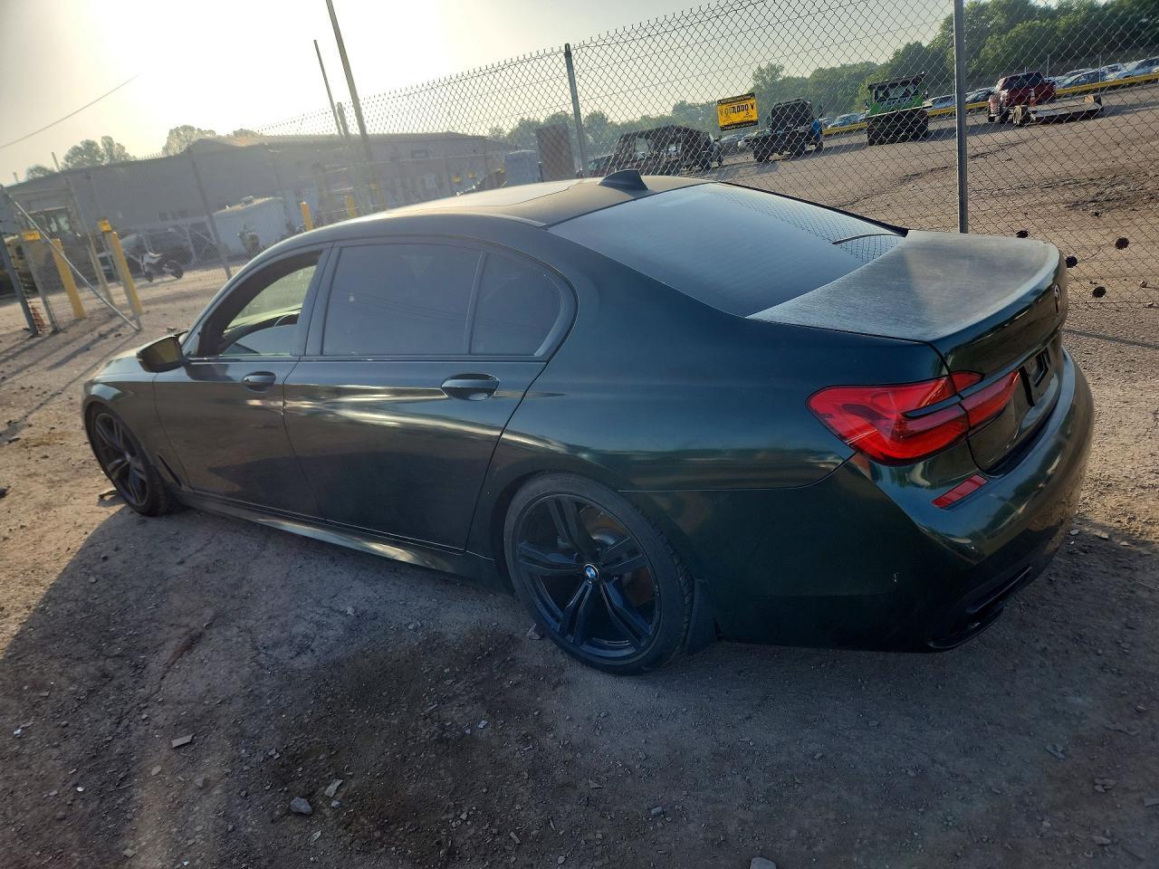 2018 BMW 750 Xi - Фото 2