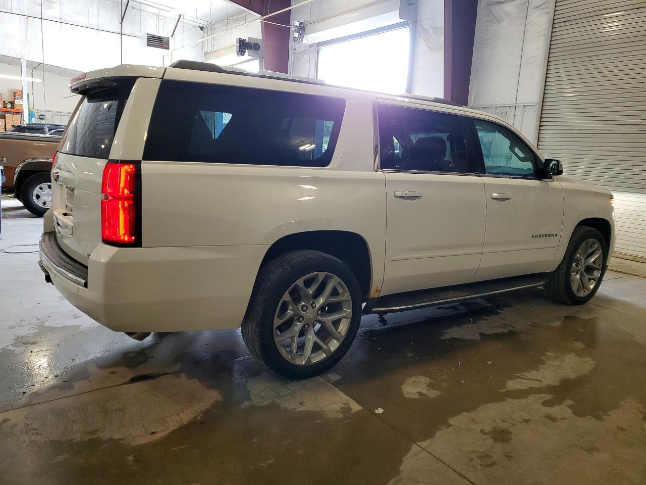 2017 Chevrolet Suburban K1500 Premier - Фото 3