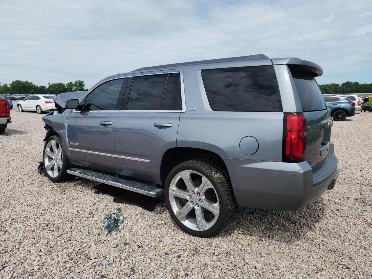 2019 Chevrolet Tahoe - Фото 2