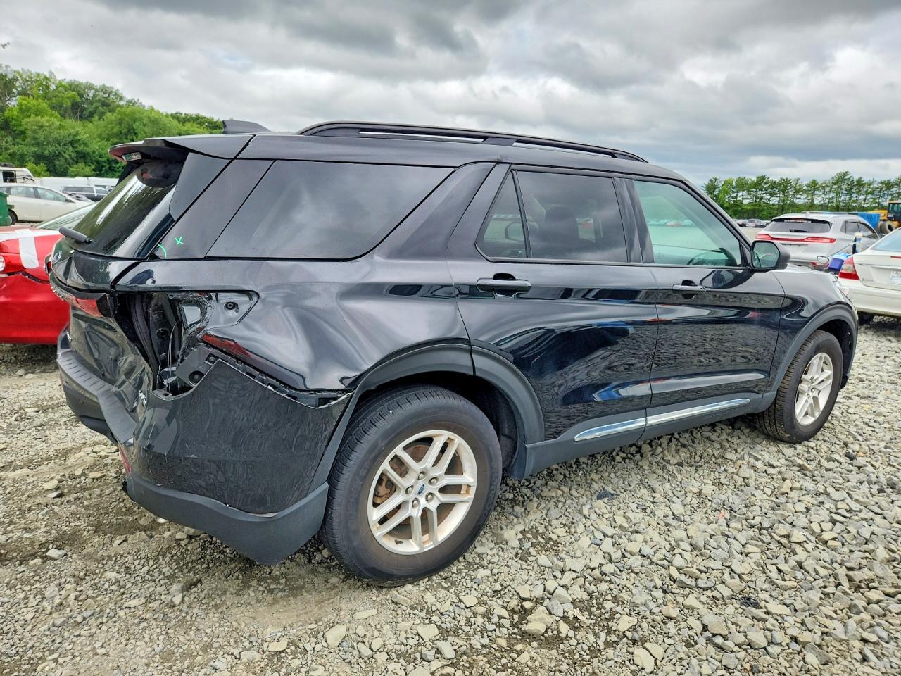 2025 Ford Explorer Active - Image 3