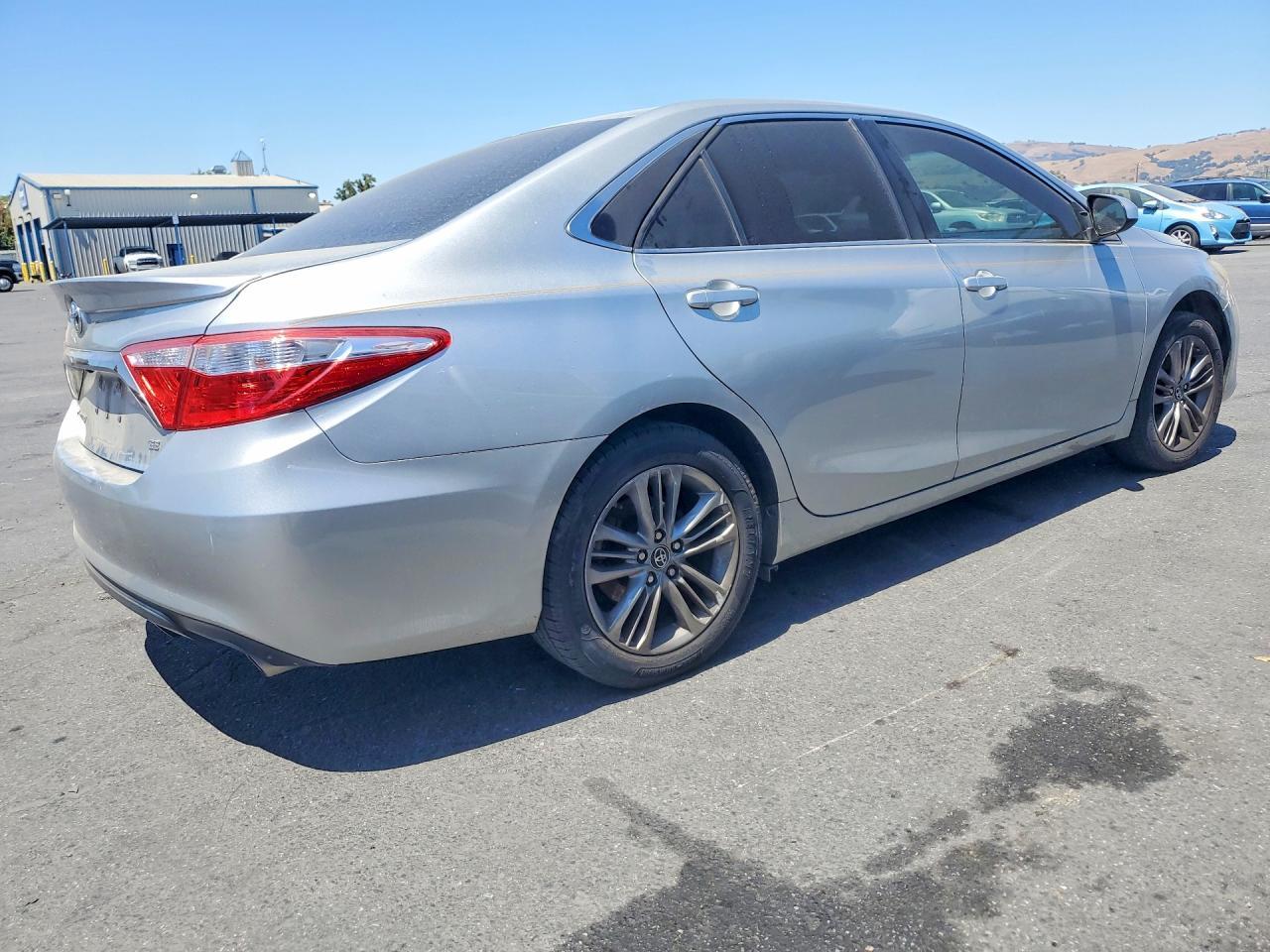 2016 Toyota Camry Se - Image 3