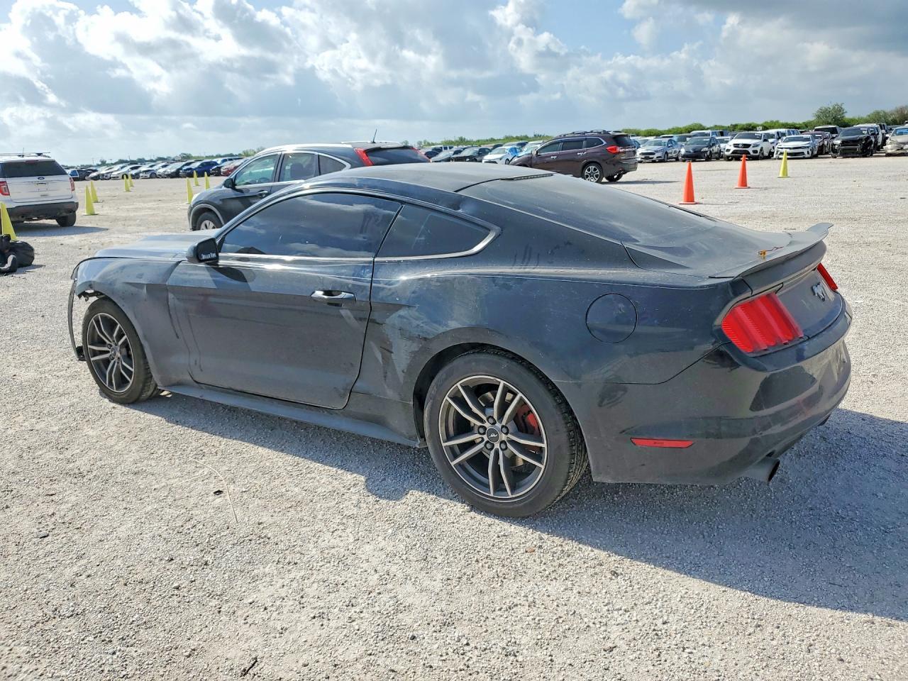 2017 Ford Mustang - Фото 2