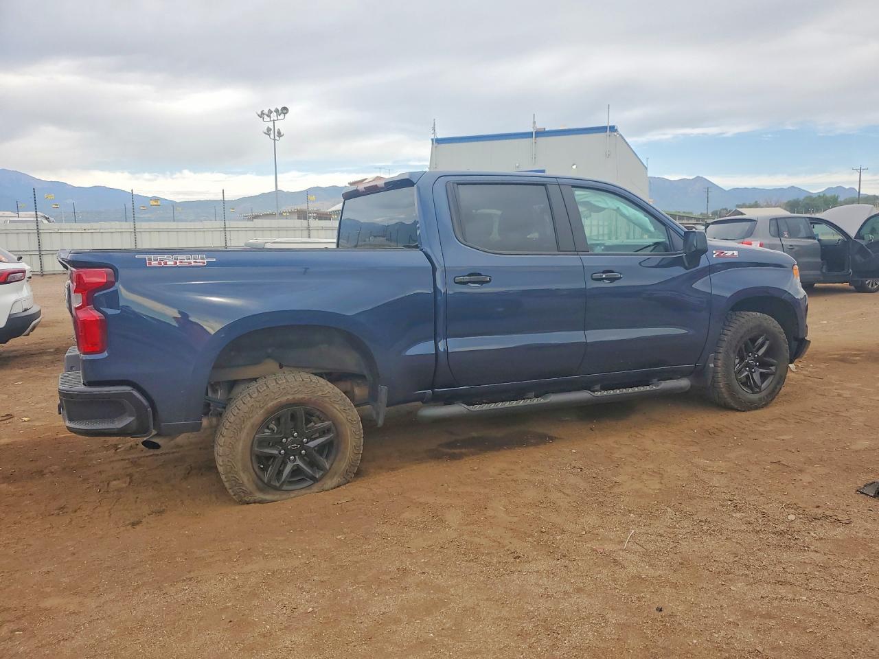 2023 Chevrolet Silverado K1500 Lt Trail Boss - Фото 3