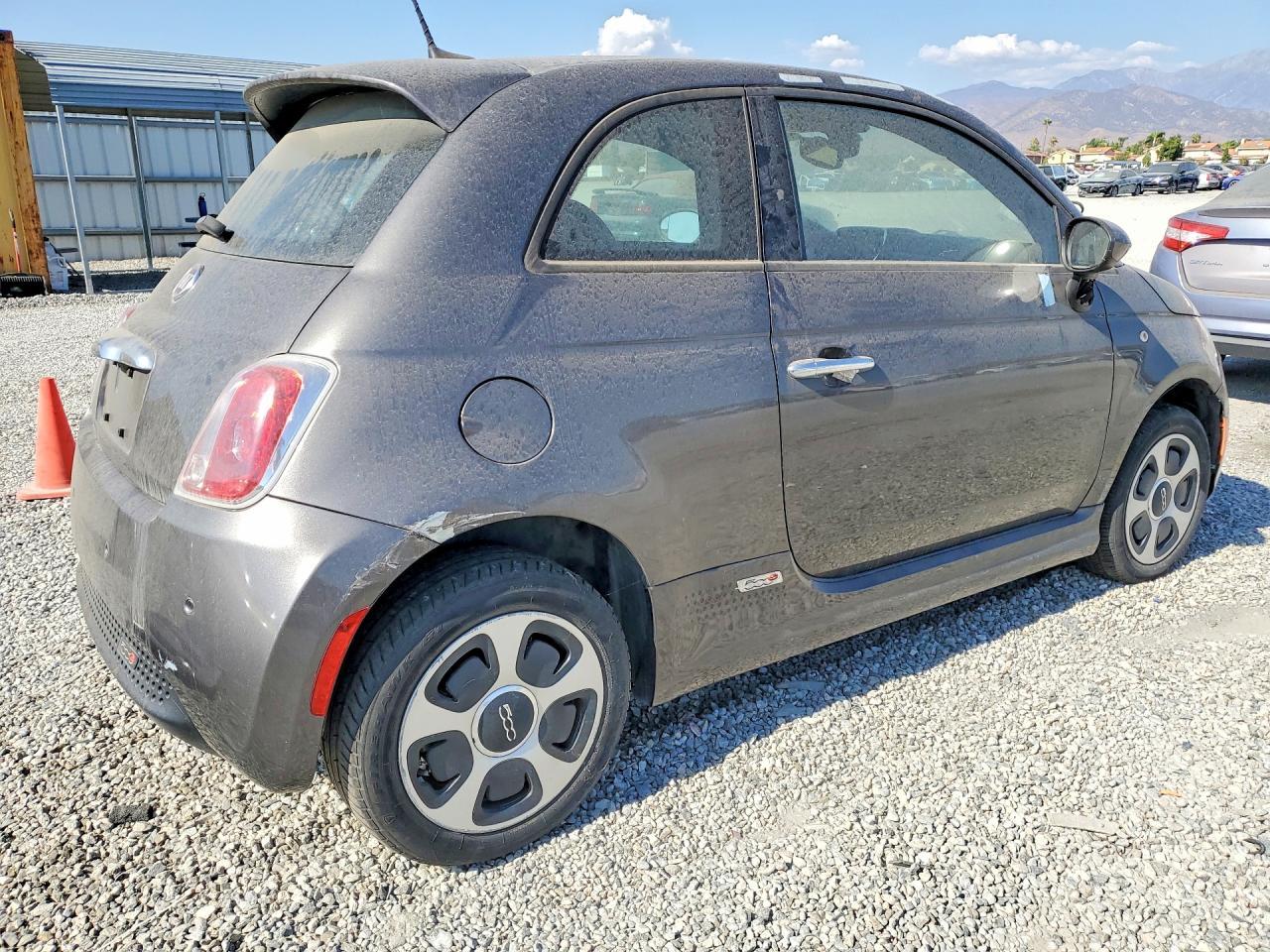 2016 Fiat 500 Electric - Image 3