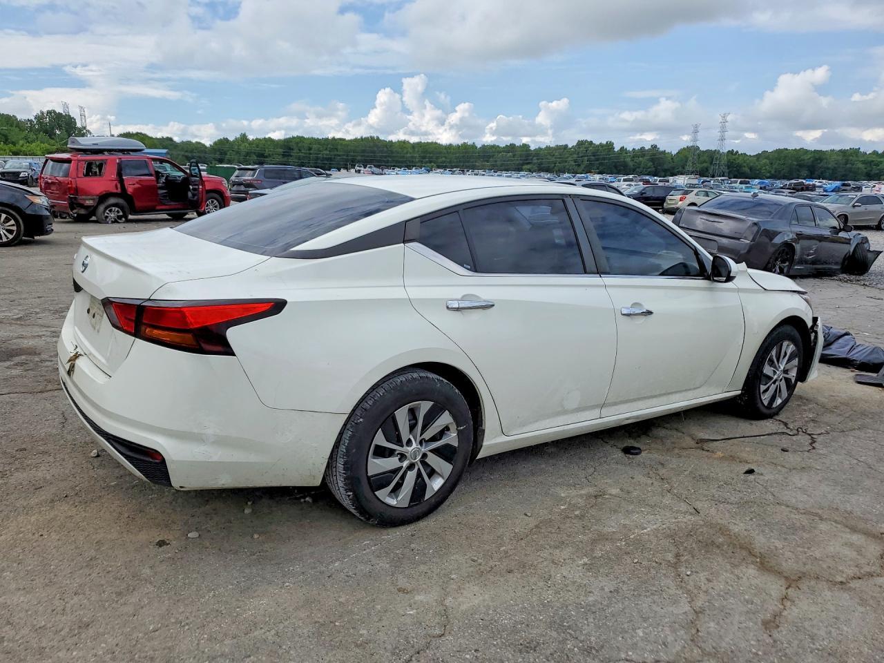 2021 Nissan Altima S - Image 3