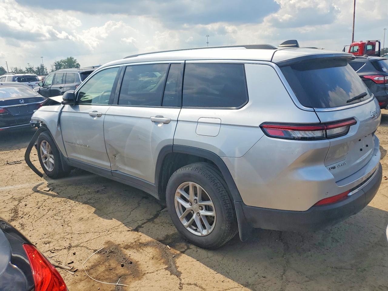 2023 Jeep Grand Cherokee L Laredo - Image 2