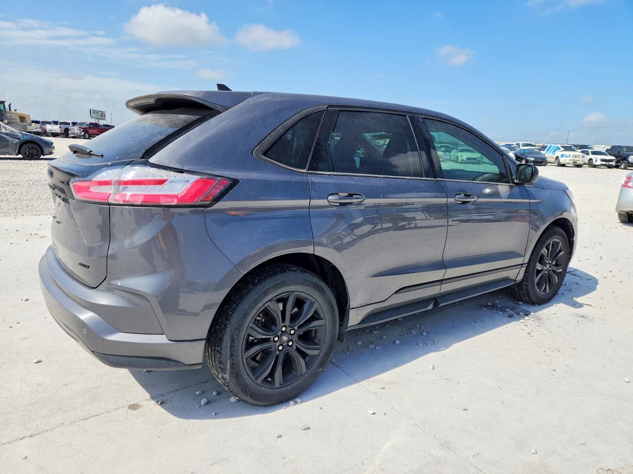 2023 Ford Edge Se - Image 3