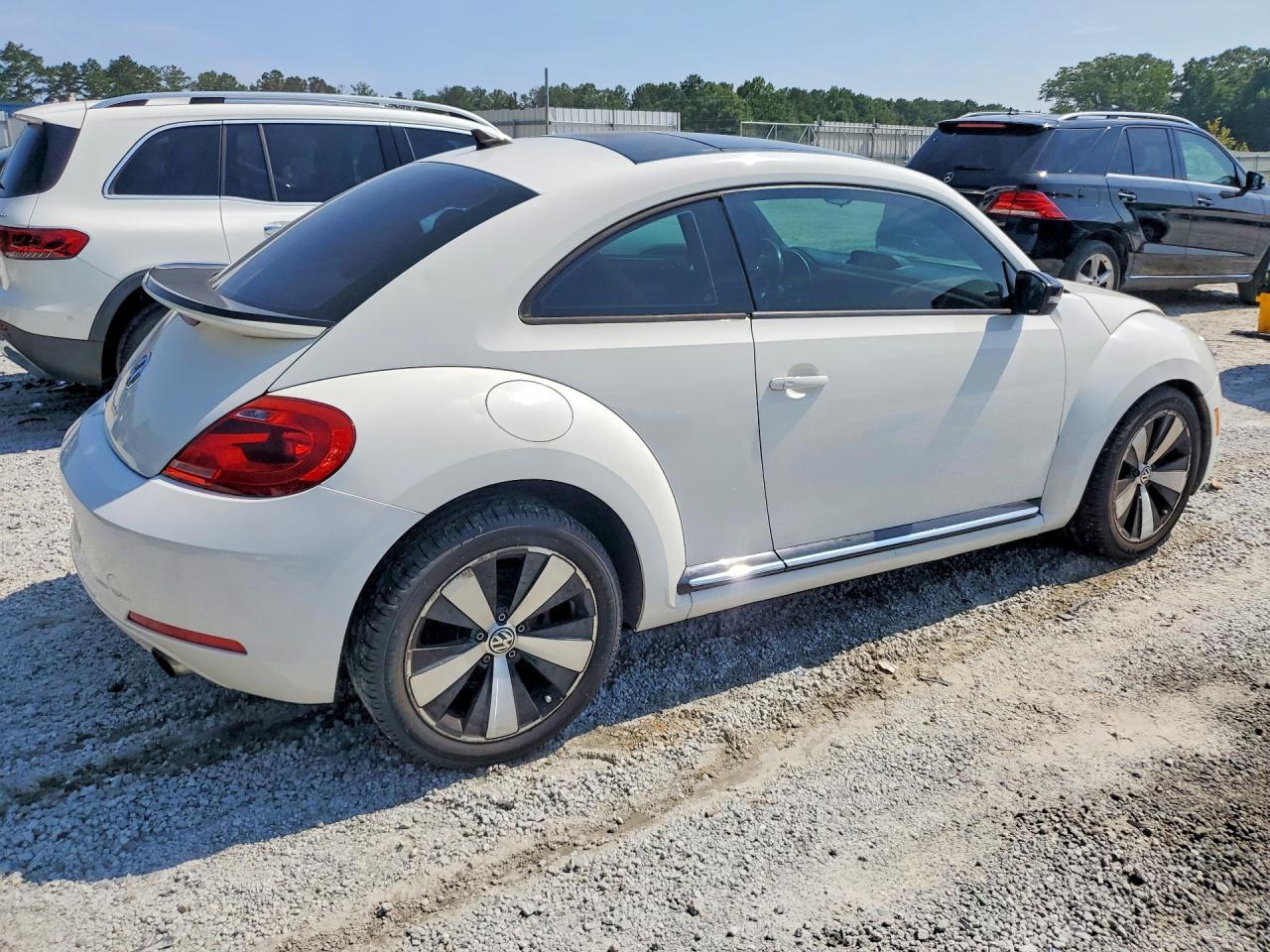 2012 Volkswagen Beetle Turbo - Фото 3
