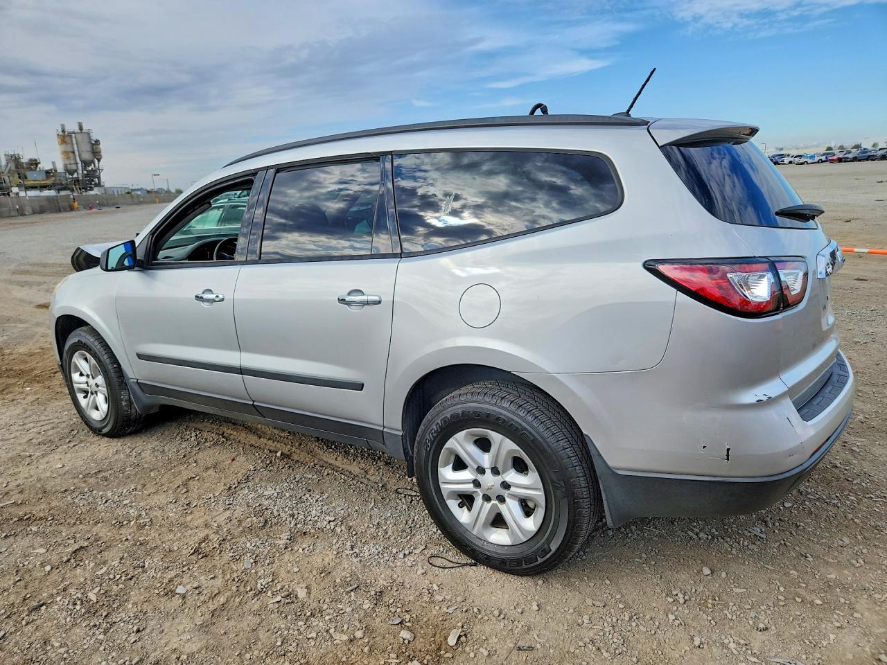 2015 Chevrolet Traverse Ls - Image 2
