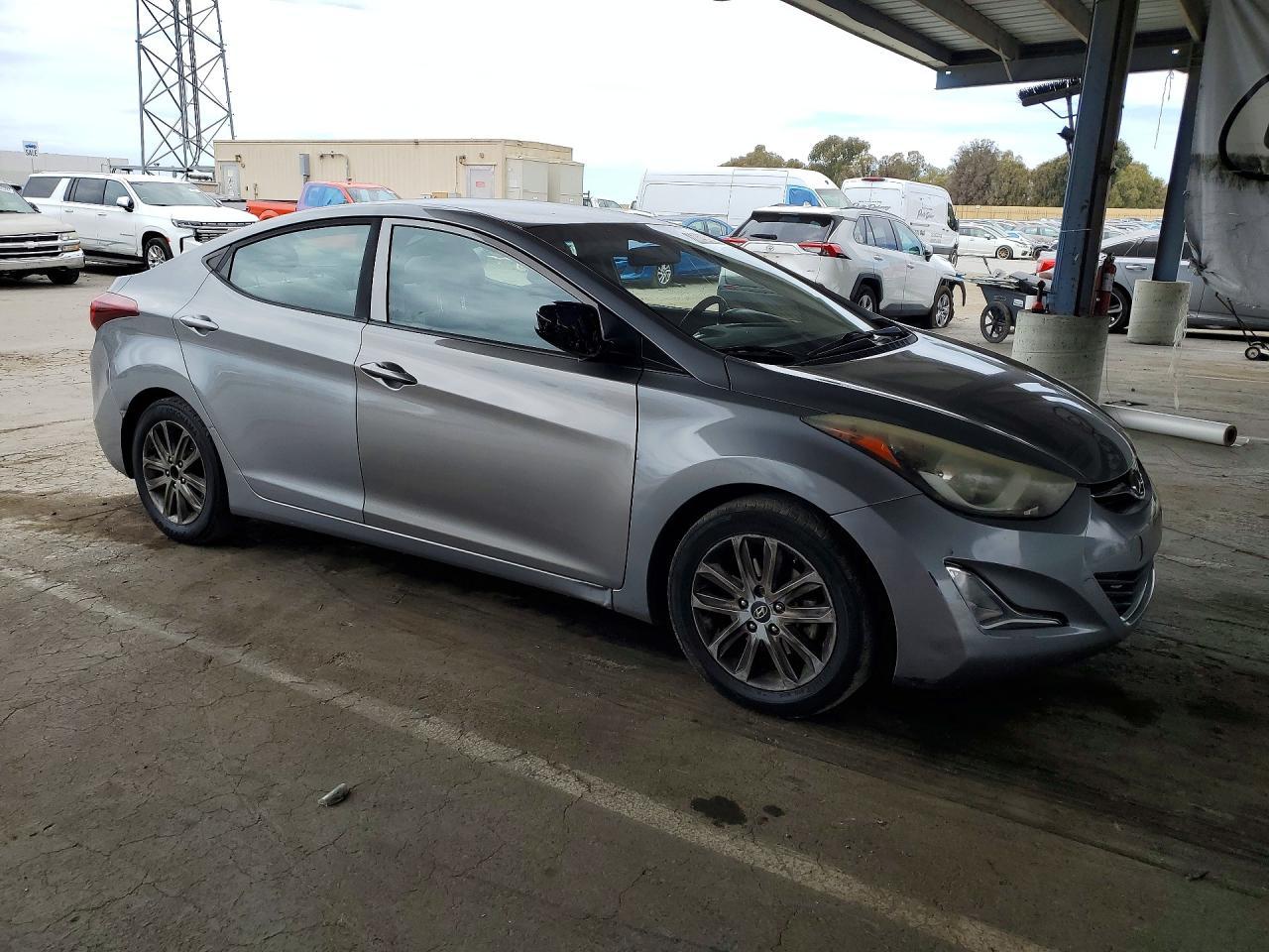 2014 Hyundai Elantra Se - Image 4