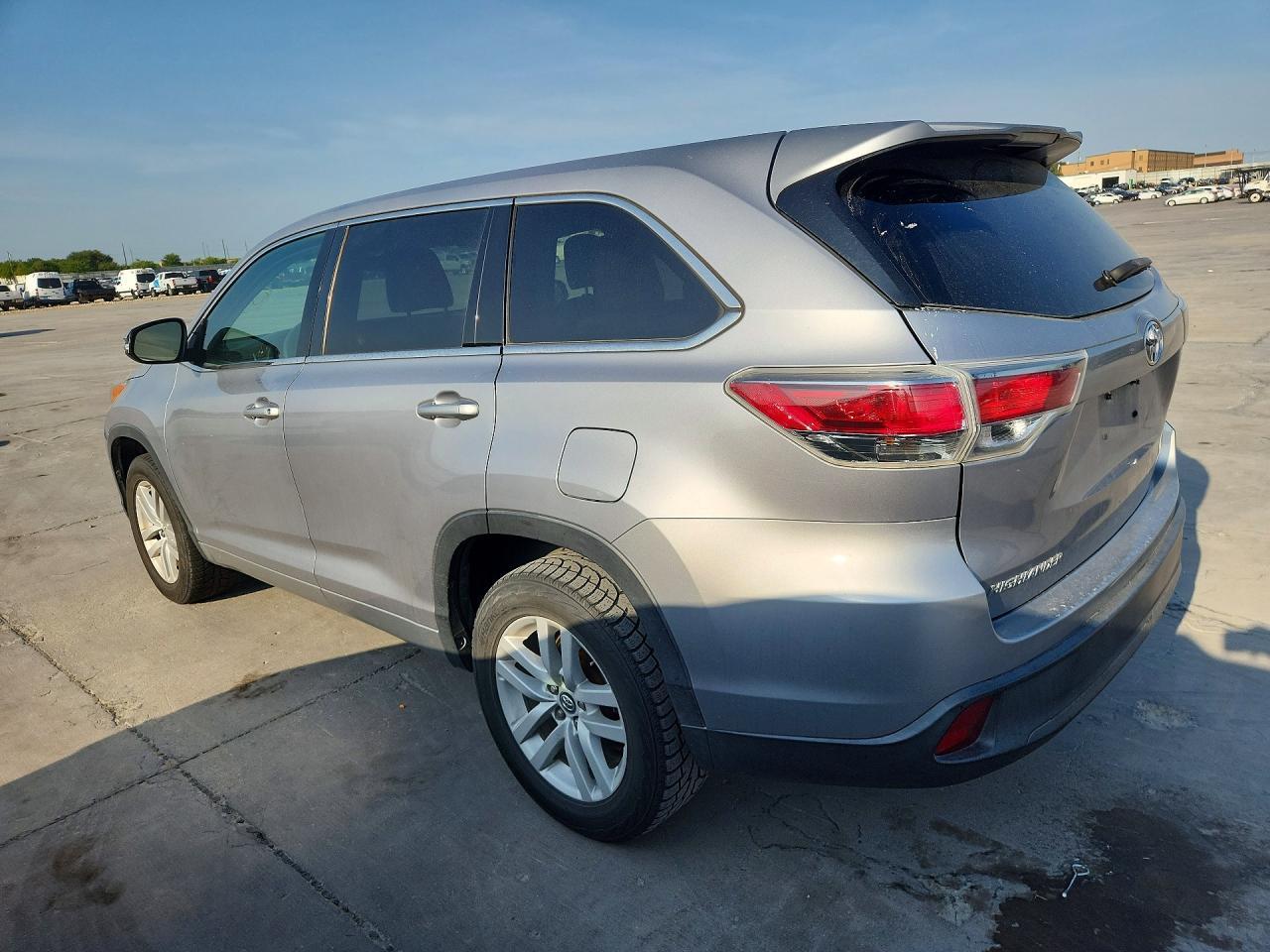 2016 Toyota Highlander Le - Фото 2
