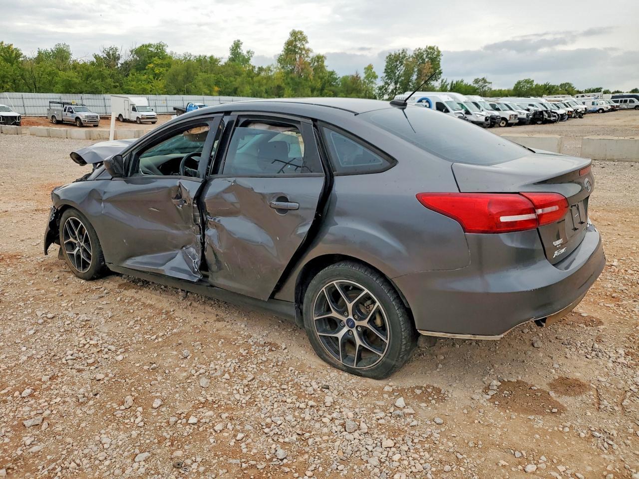 2018 Ford Focus Se - Фото 2
