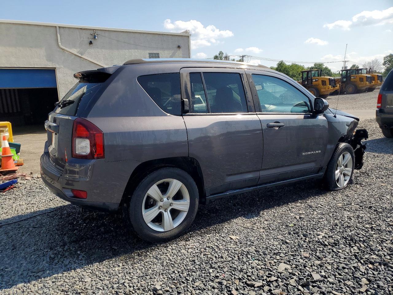 2015 Jeep Compass Latitude - Фото 3