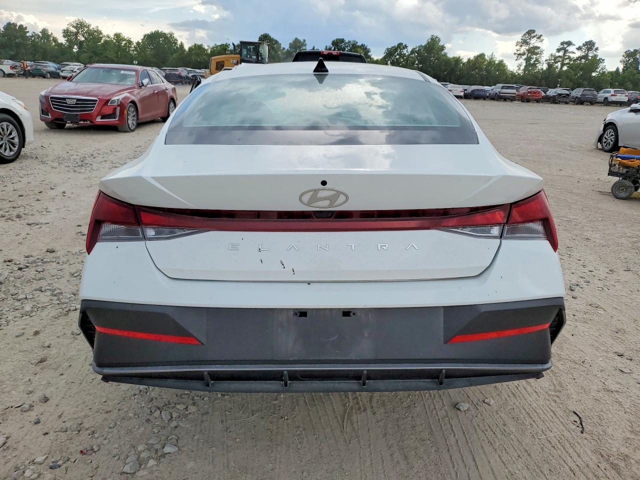 2026 Hyundai Elantra - Image 6