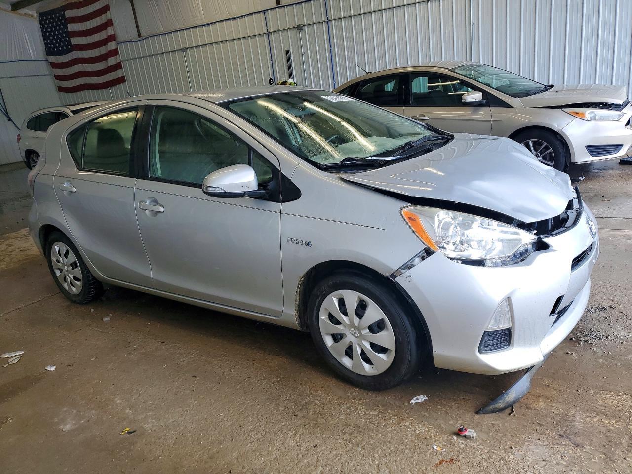2012 Toyota Prius C Three - Image 4