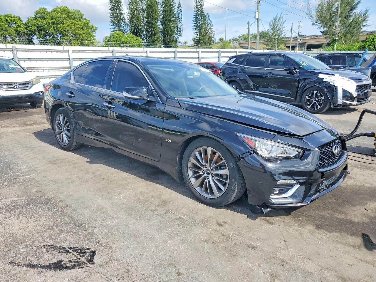 2019 Infiniti Q50 3.0T Luxe - Фото 4
