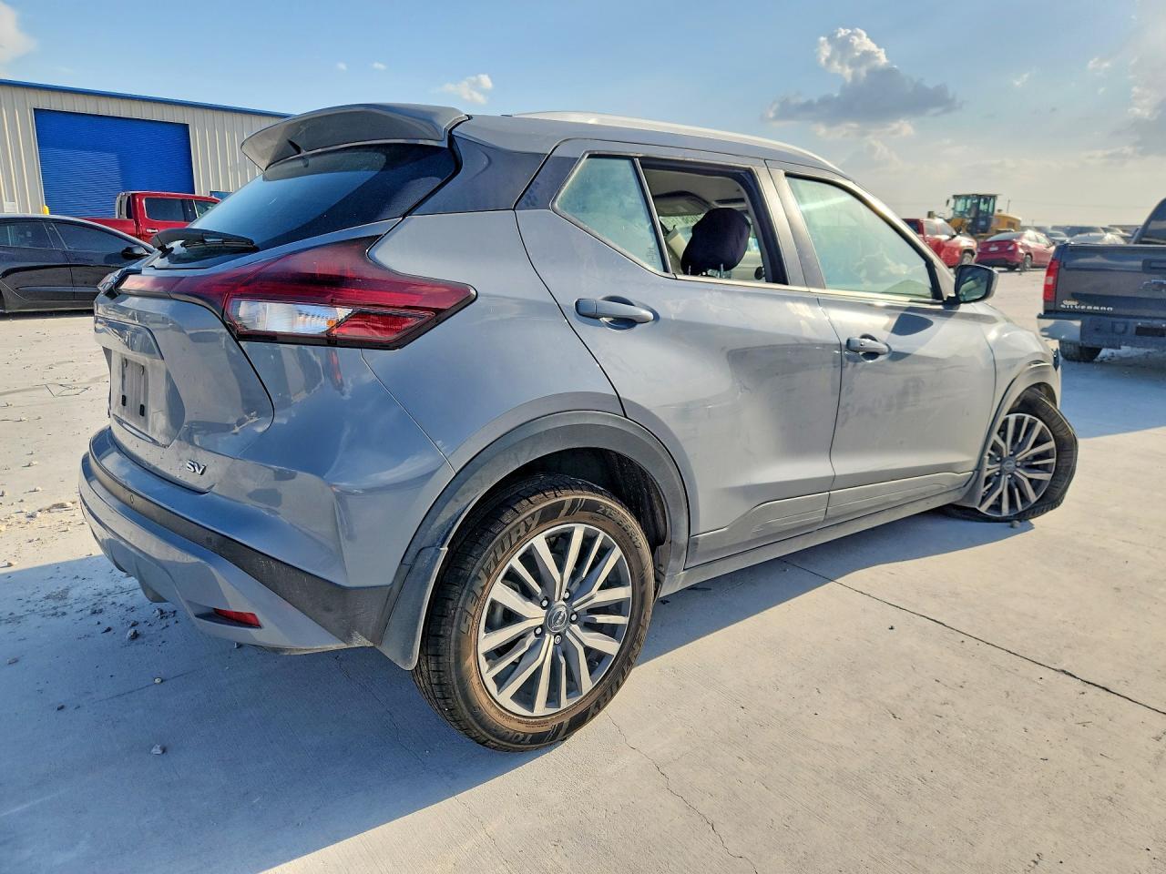 2023 Nissan Kicks Sv - Image 3