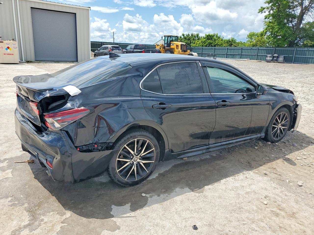 2021 Toyota Camry Se - Image 3