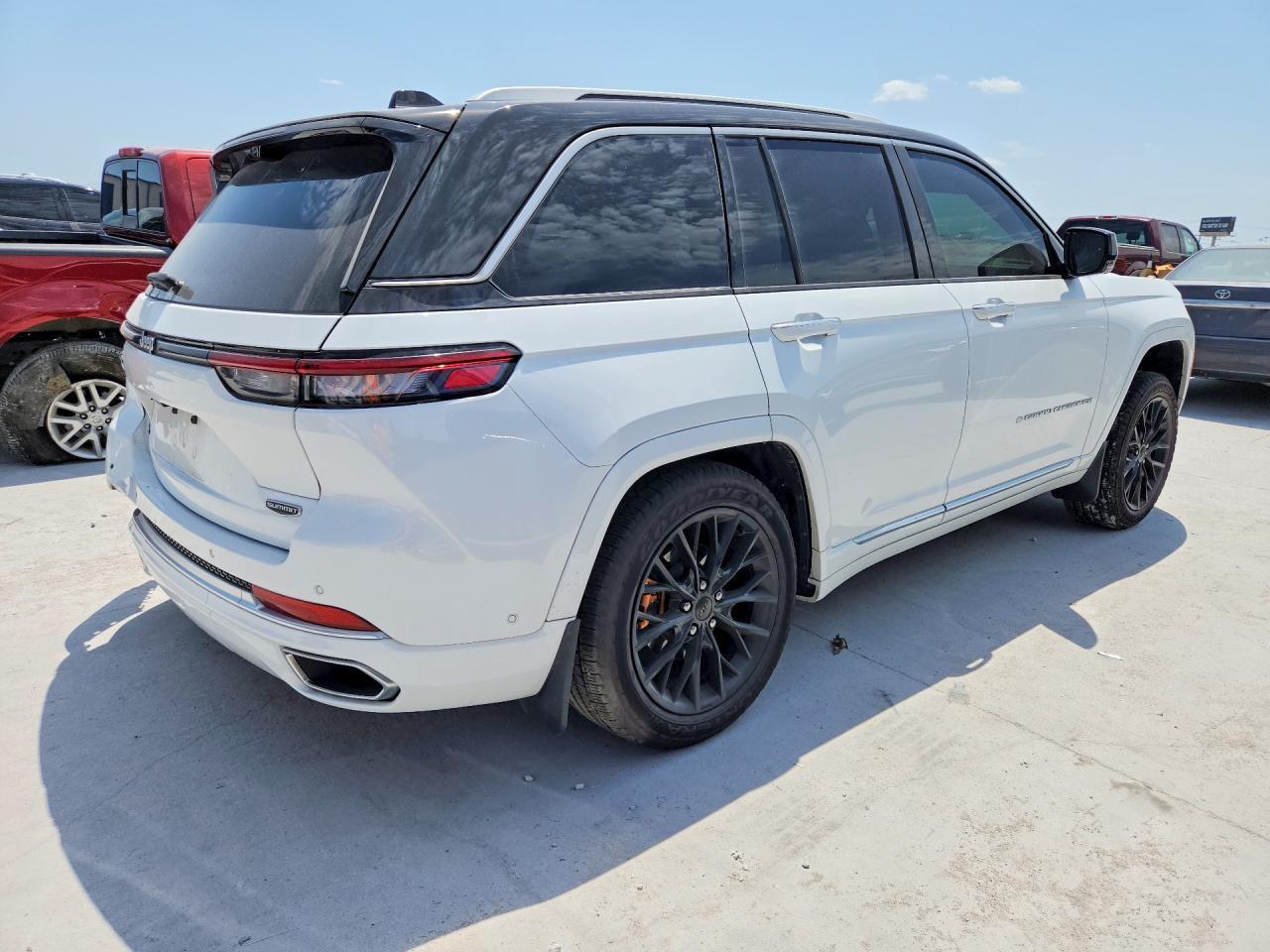 2023 Jeep Grand Cherokee Summit - Image 3