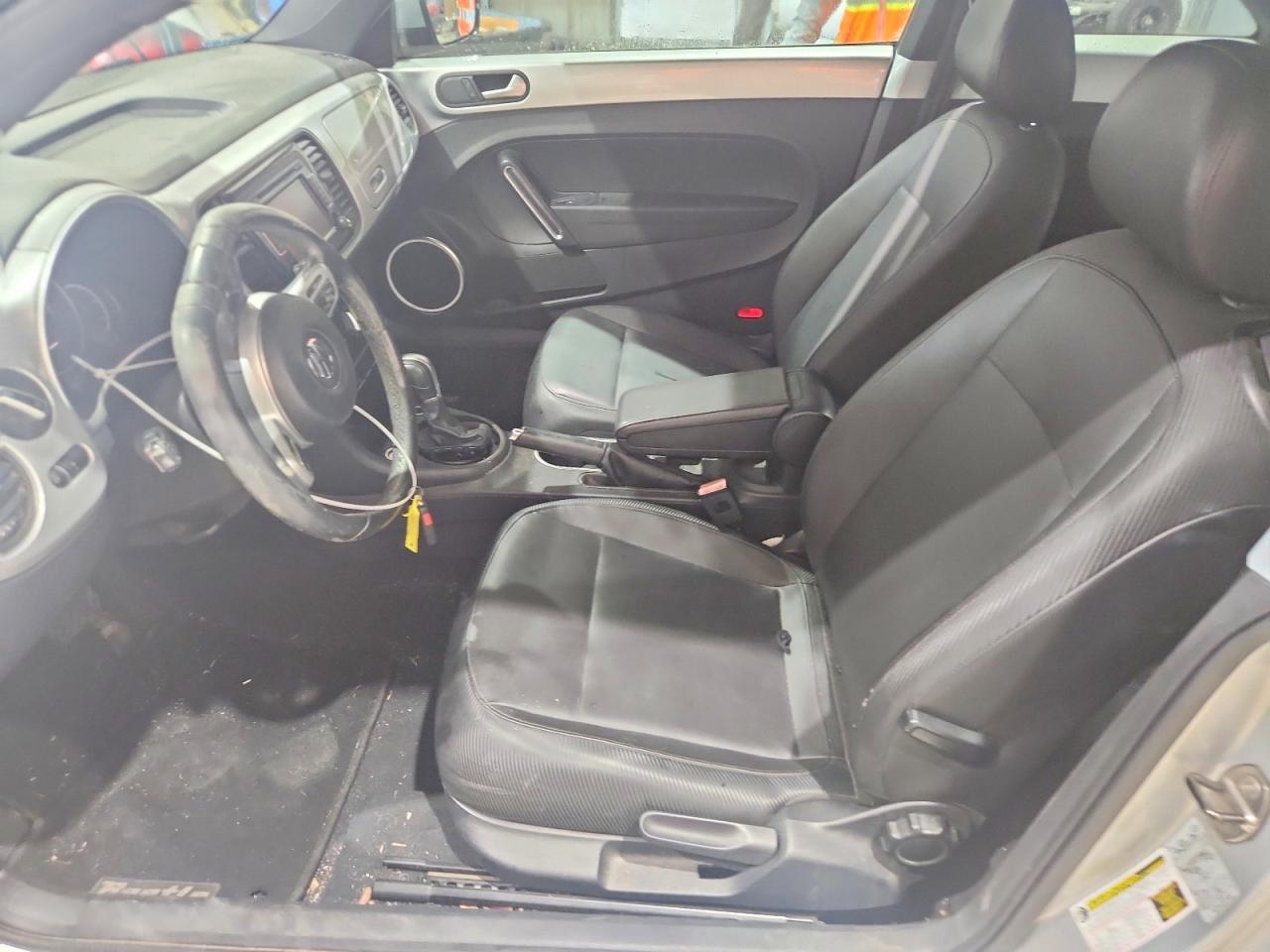 2015 Volkswagen Beetle 1.8T - Фото 7
