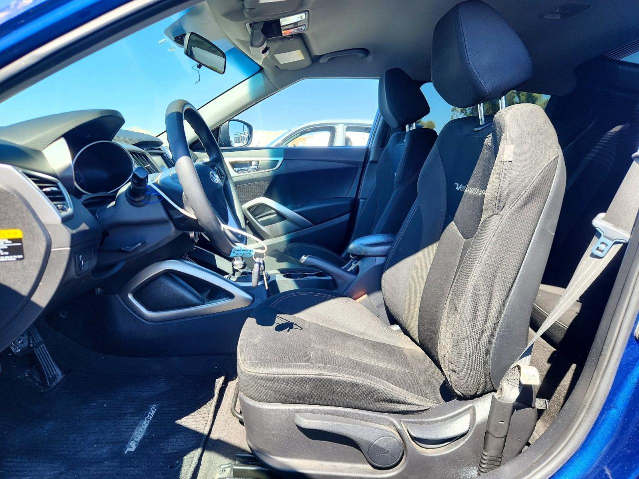 2016 Hyundai Veloster Base - Фото 7