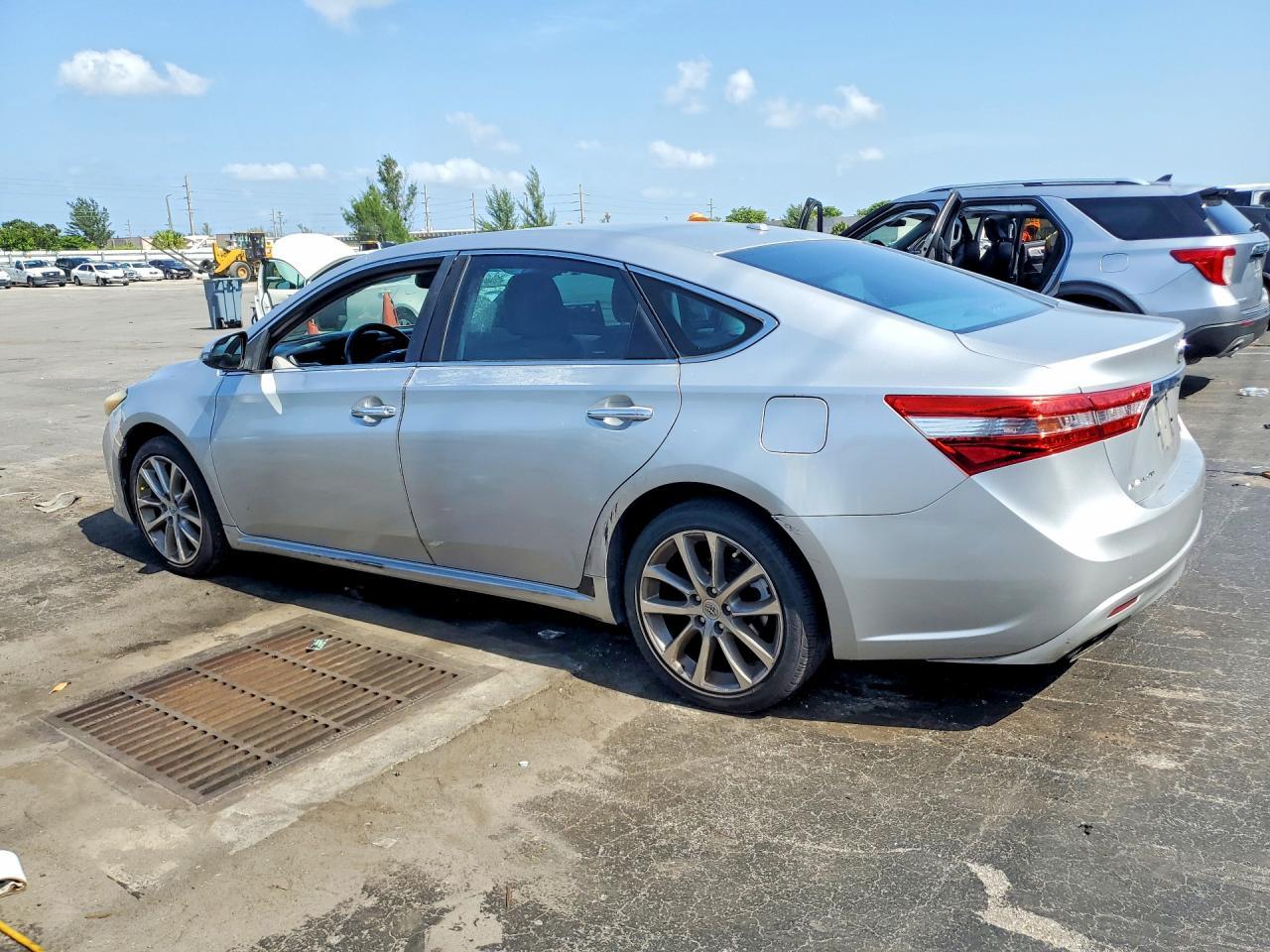 2014 Toyota Avalon Xle Touring - Image 2