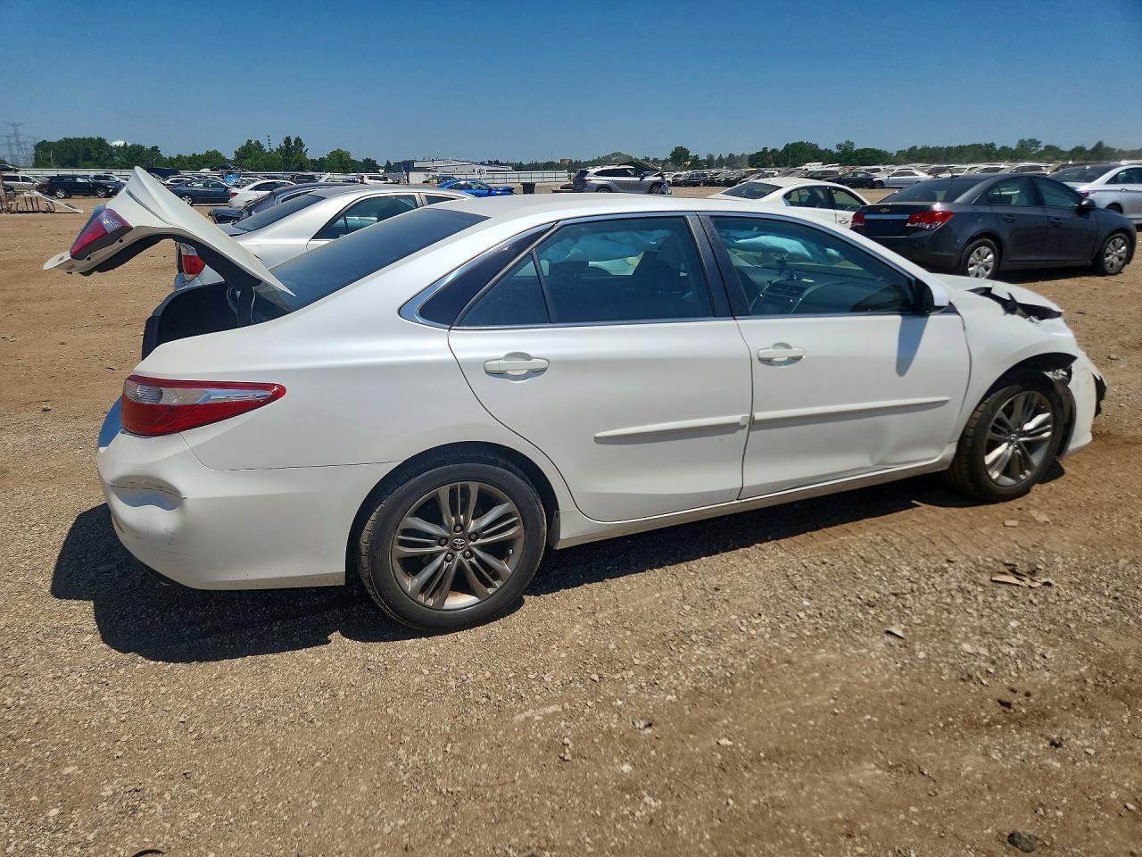 2017 Toyota Camry Se - Image 3