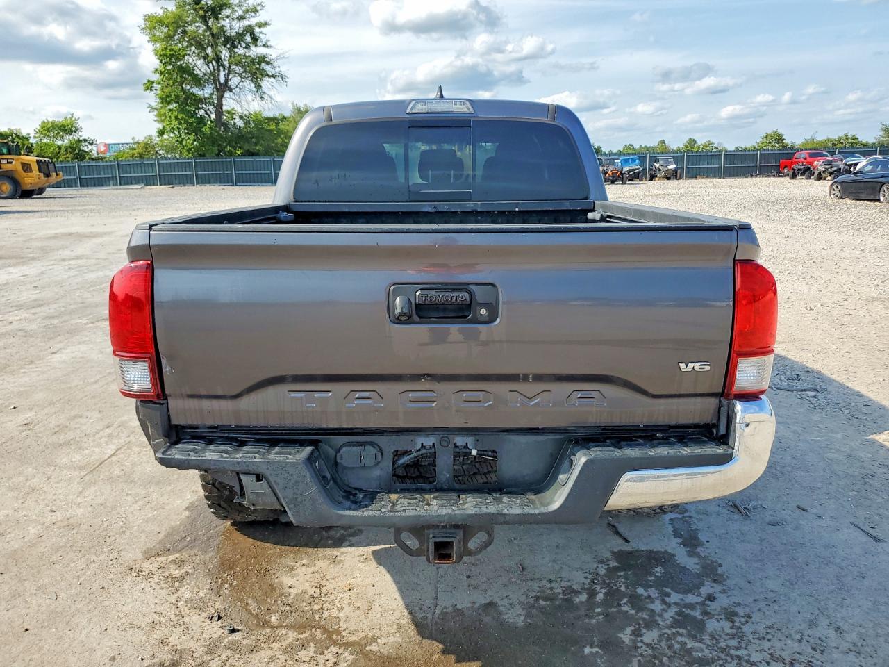 2017 Toyota Tacoma Trd Off-Road - Image 6