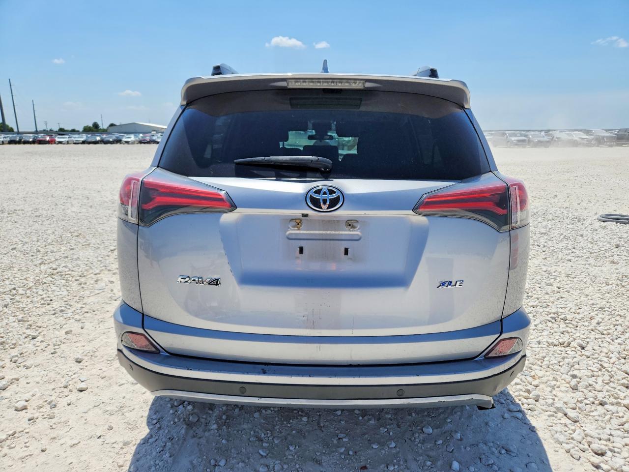 2017 Toyota Rav4 Xle - Image 6