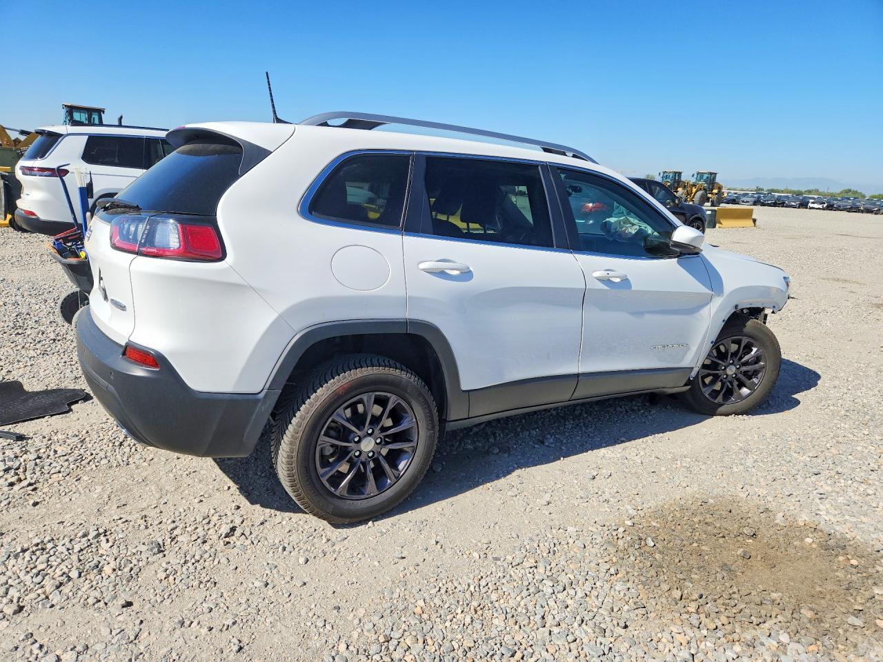 2021 Jeep Cherokee Latitude Lux - Image 3