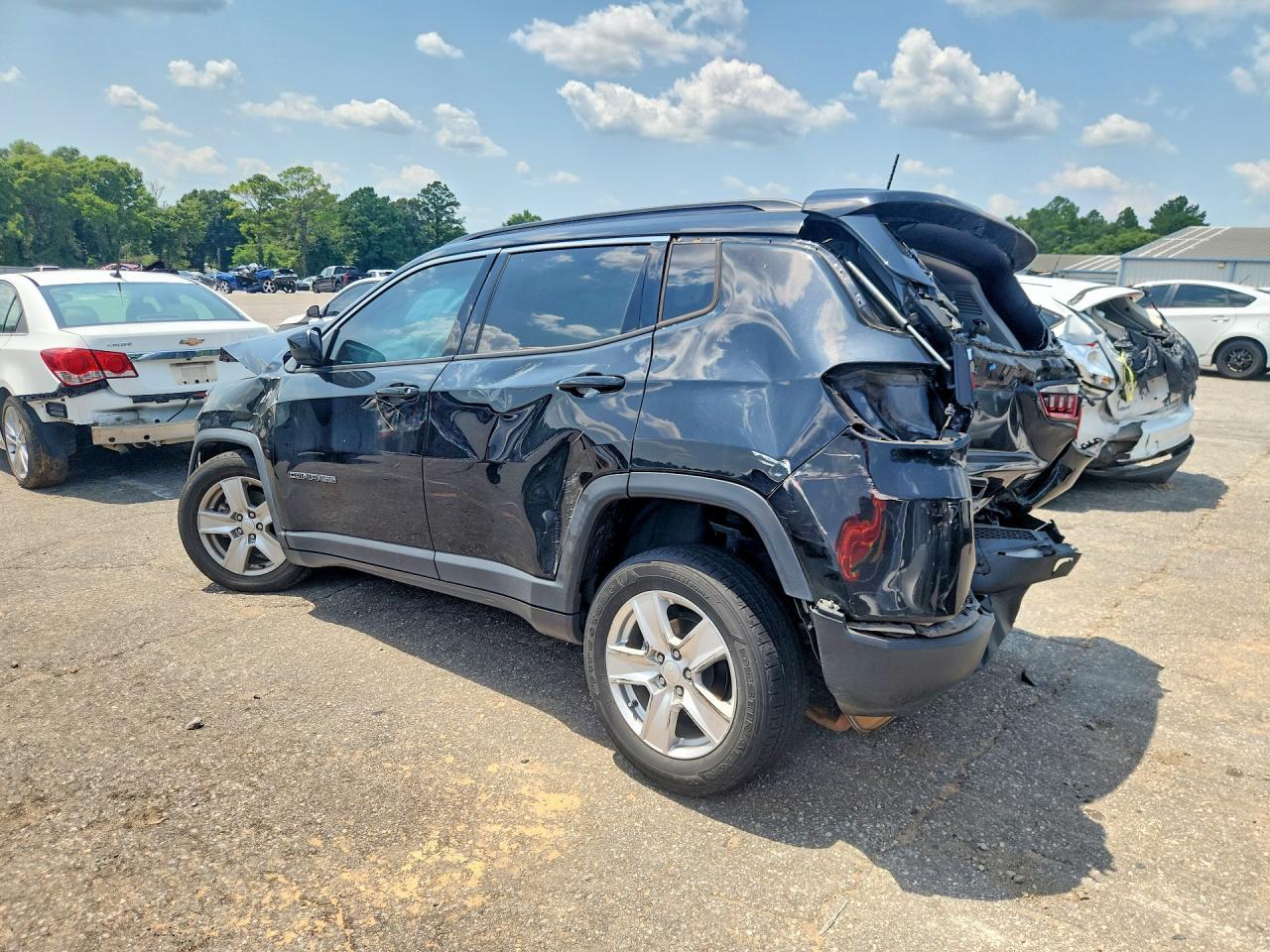 2022 Jeep Compass Latitude - Image 2