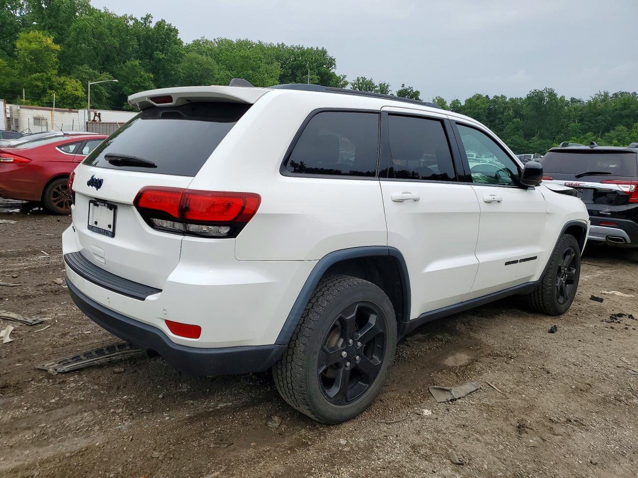 2020 Jeep Grand Cherokee Laredo - Image 3