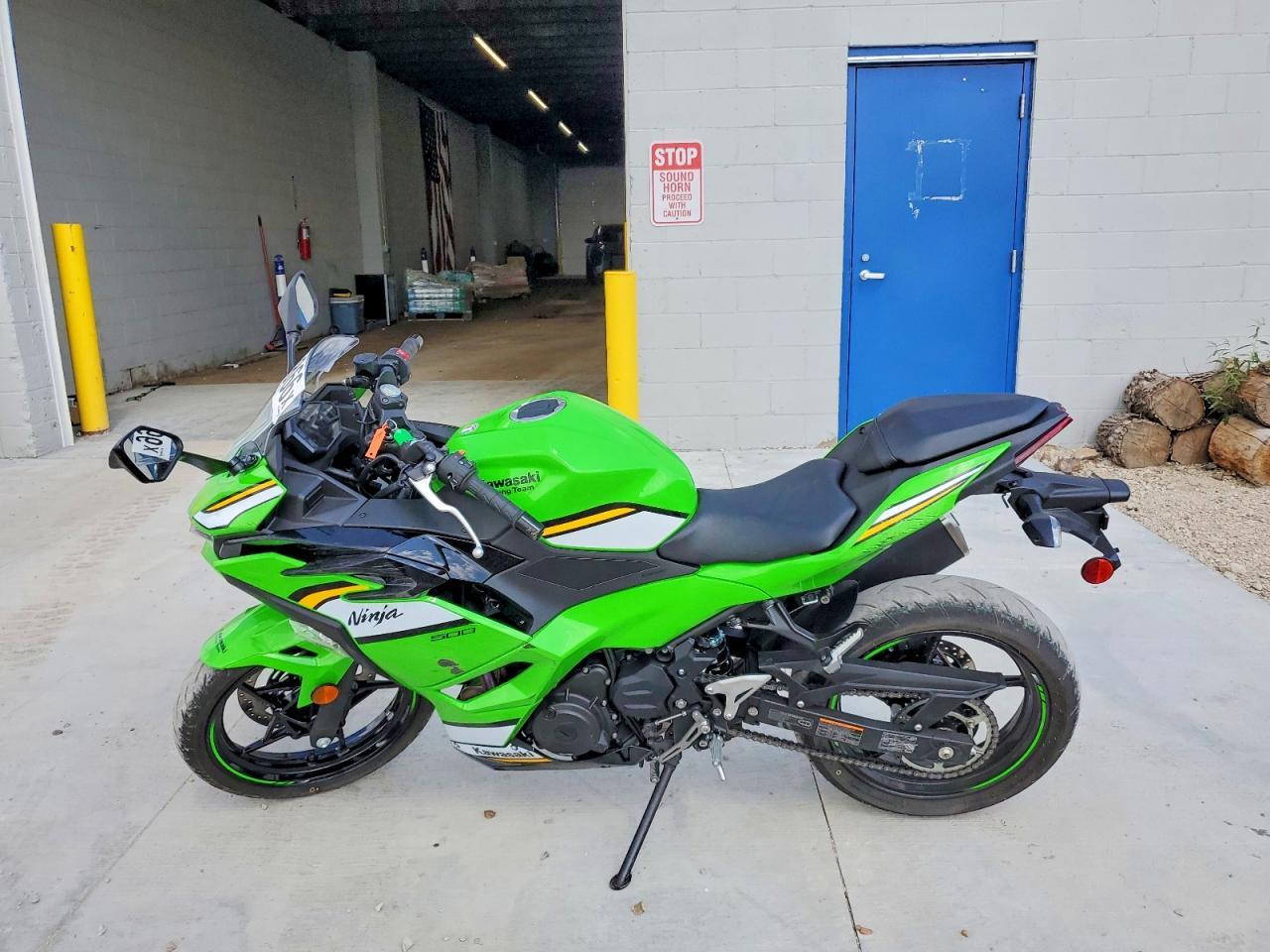 2025 Kawasaki Ex500 H - Фото 3