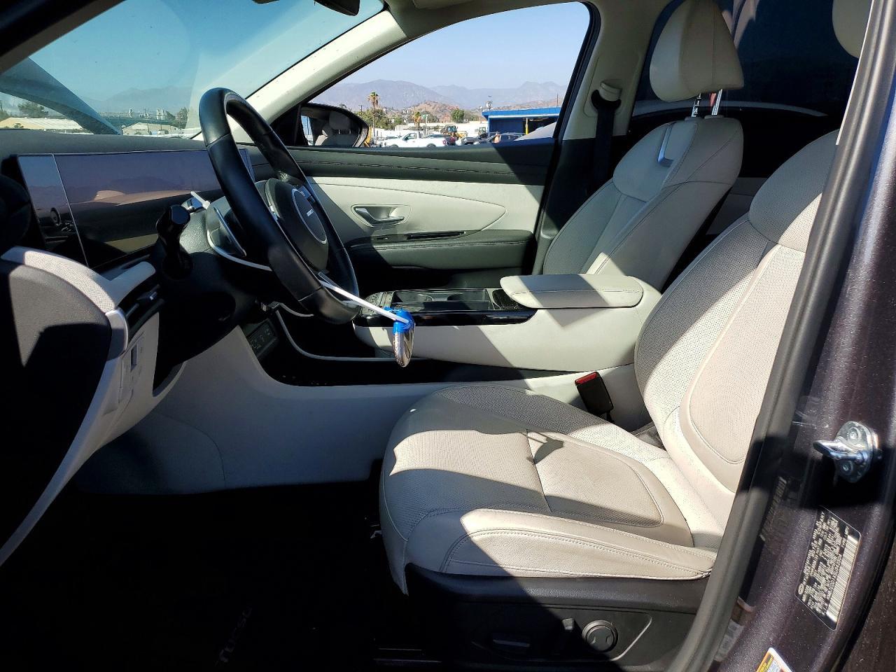 2025 Hyundai Tucson Limited - Image 7