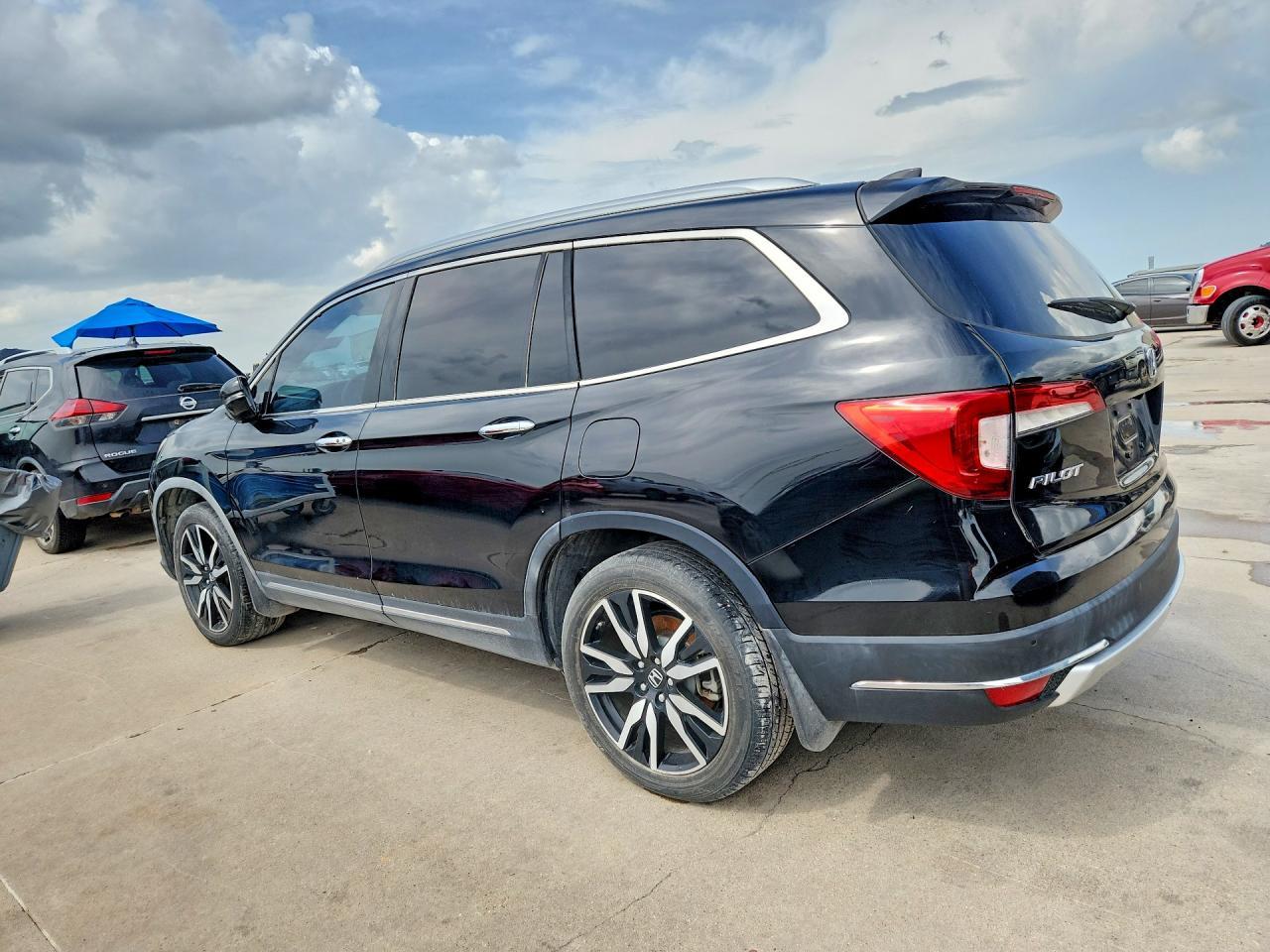 2019 Honda Pilot Touring - Image 2